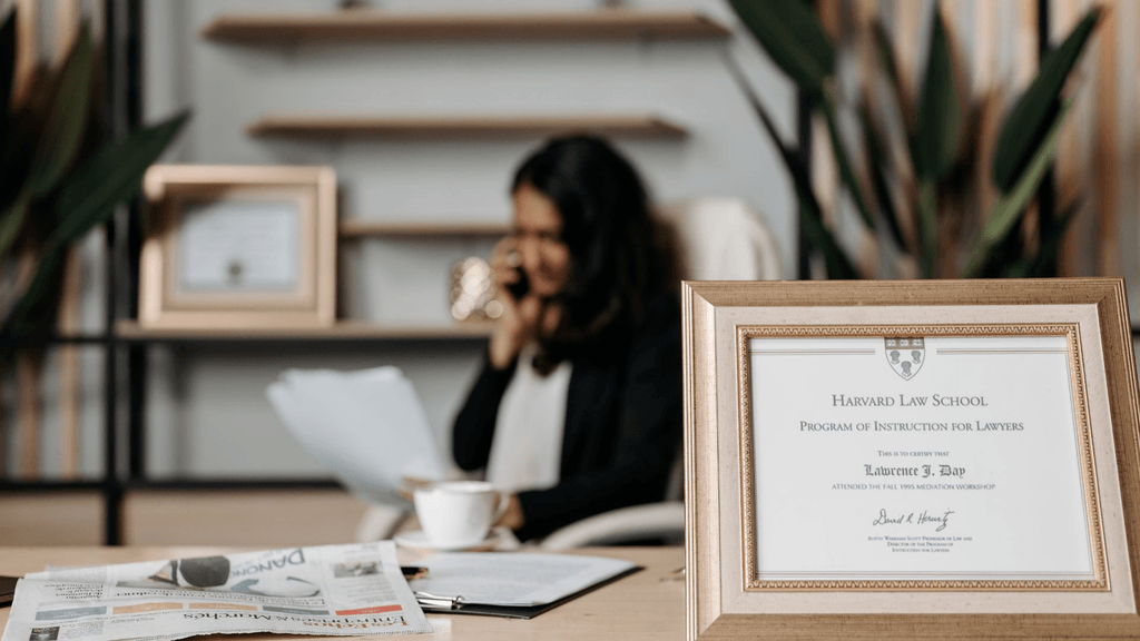 Arbeitsbescheinigung und einem Beschäftigungsnachweis