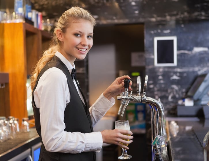 Werknemer tijdelijk in dienst via detachering in een bar