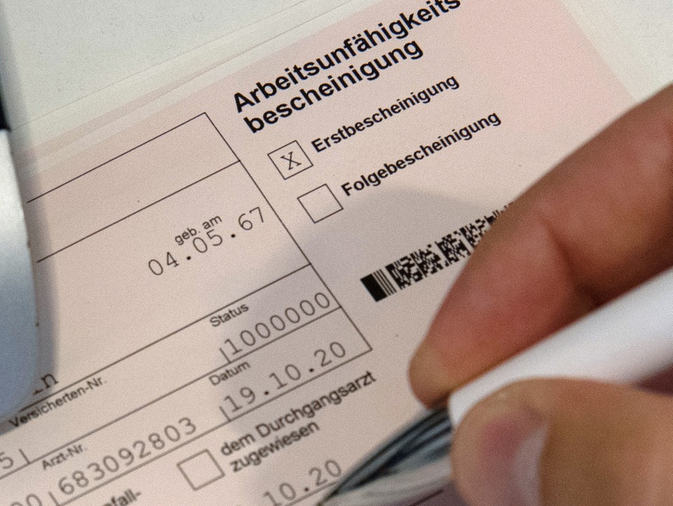 arbeitsunfähigkeitsbescheinigung, arbeitstag, krankschreibungen, krankheitsfall, angestellte, arzt, krankengeld