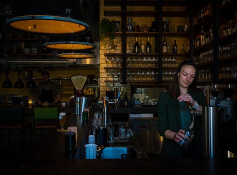 Aards Eetbar & Wijnwinkel bar