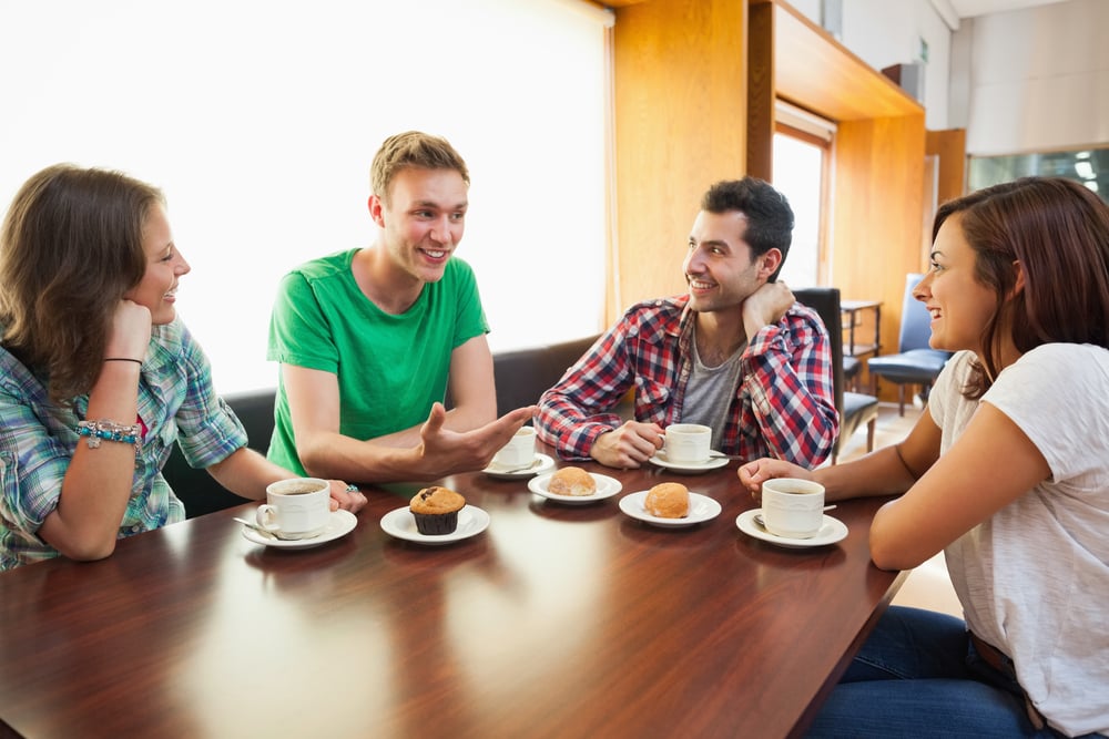 Entspannte Kaffeepause, steigert Mitarbeiterzufriedenheit