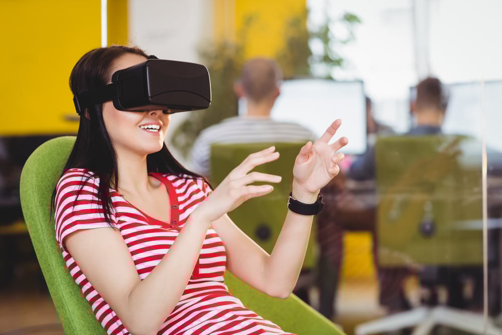 Generation Alpha Kind nutzt Virtual-Reality-Brille