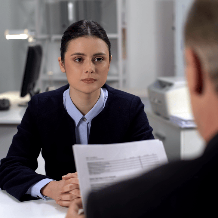 Werkgever en werknemer bespreken de proeftijdbeding