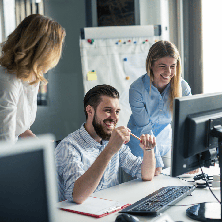 Werkgever en werknemers bespreken hun excedentregeling.