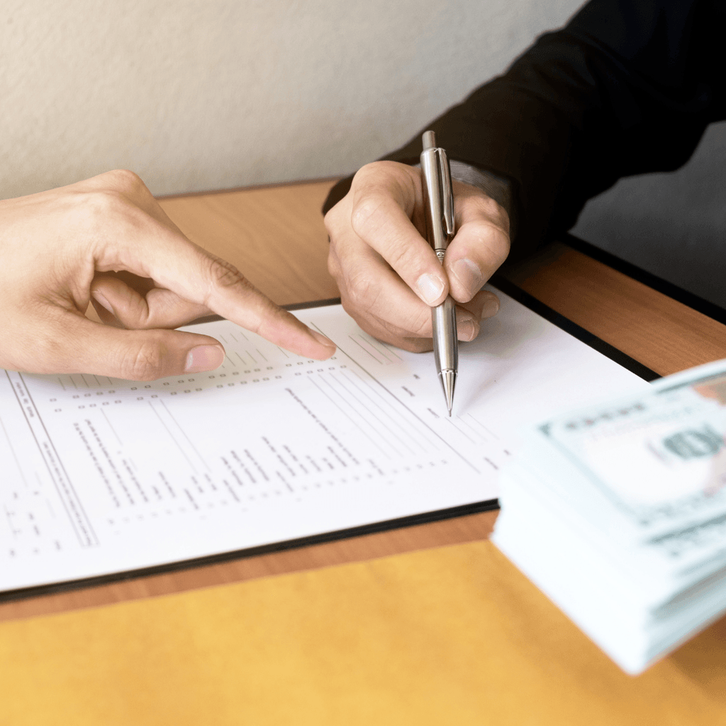 werkgever en werknemer tekenen voor de tekenbonus