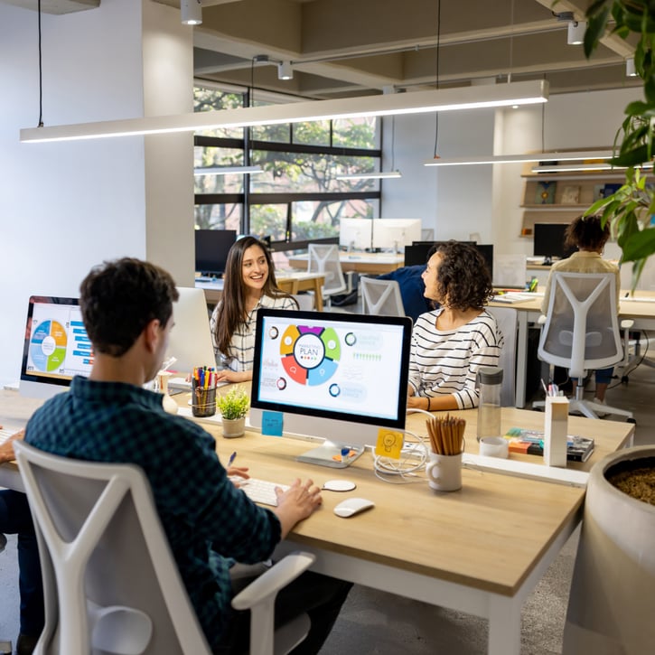 Hot desking op kantoor in onroerend goed