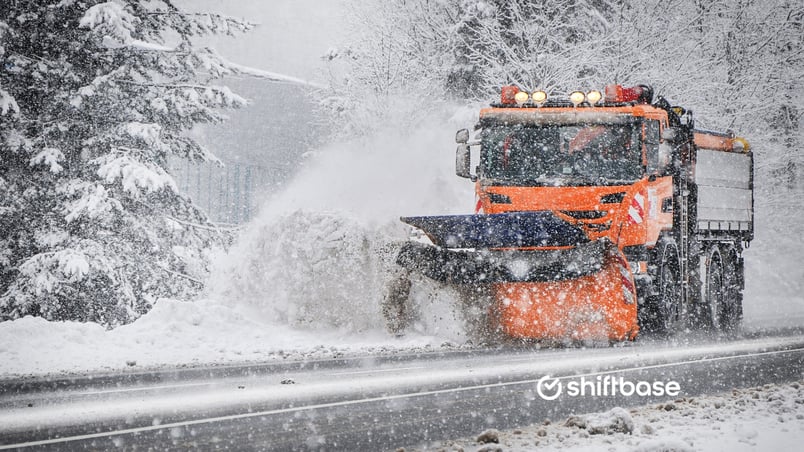 Personeelsplanning bij sneeuw en ijs: zo voorkom je roosterchaos