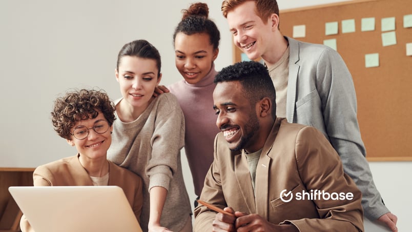 Stagiair of medewerker in dienst nemen? Verschillen, kosten en keuze