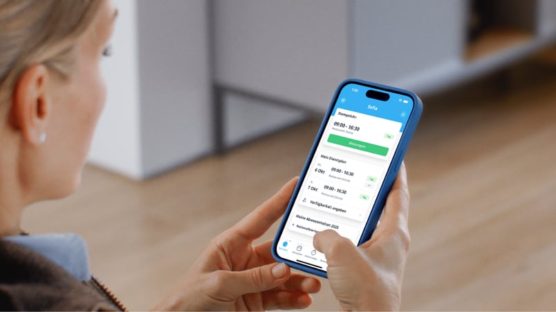 Zettelwirtschaft ade: Warum digitale Zeiterfassung längst Pflicht ist & wie du sie erfüllst