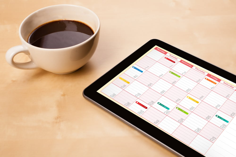 Kalender mit markierten Pausen gemäß Arbeitszeitgesetz