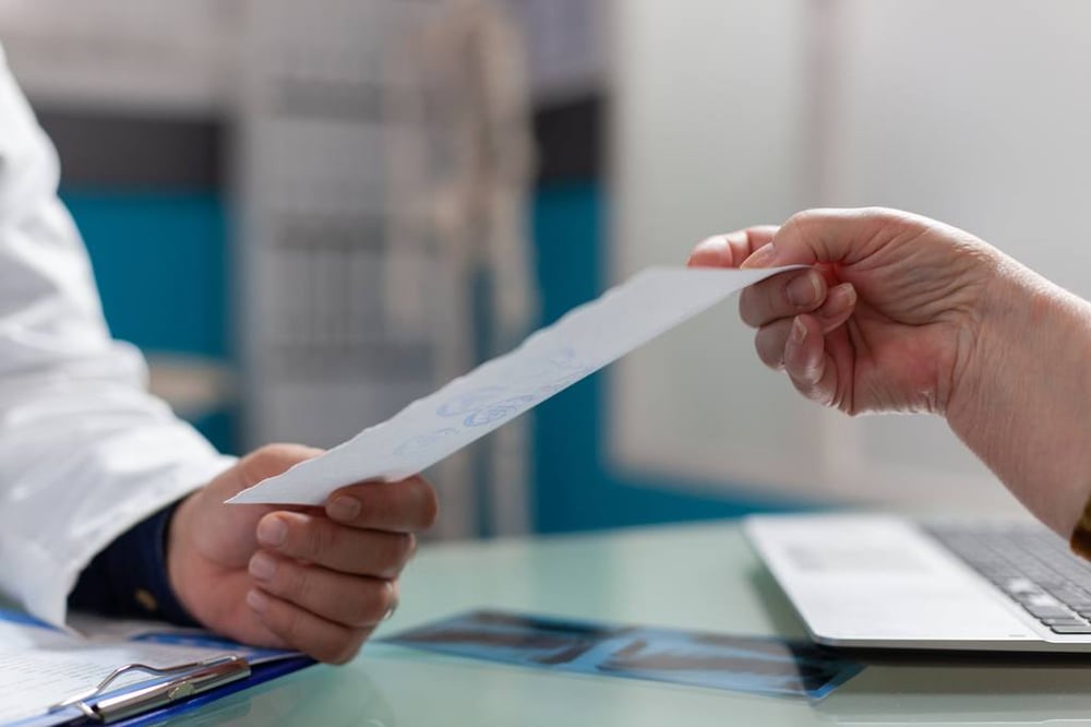 Ärztliches Attest für betriebliches Beschäftigungsverbot
