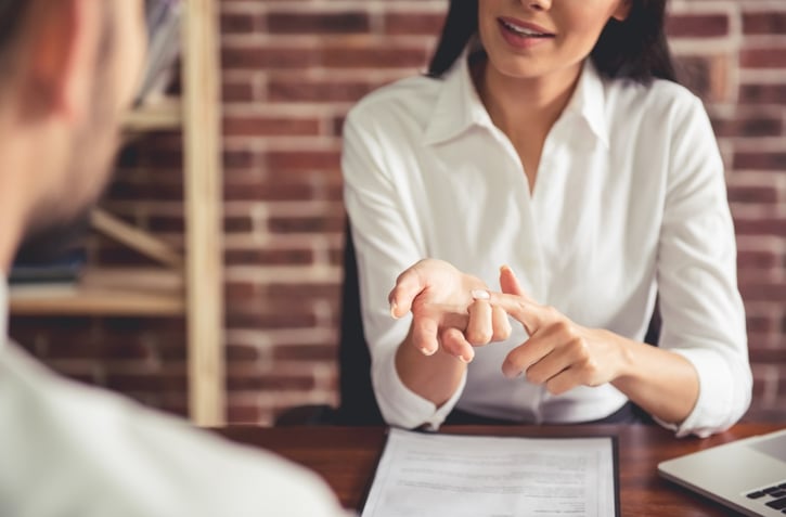 un salarié qui se présente à un premier entretien