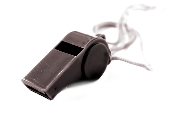 Whistleblower schützend in der Dunkelheit verborgen