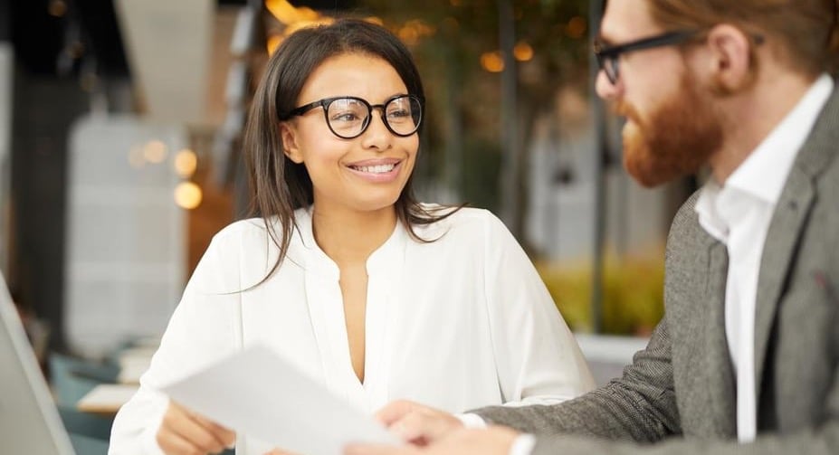 businesswoman-has-a-meeting-with-businessman-2022-02-02-03-57-53-utc_50-2