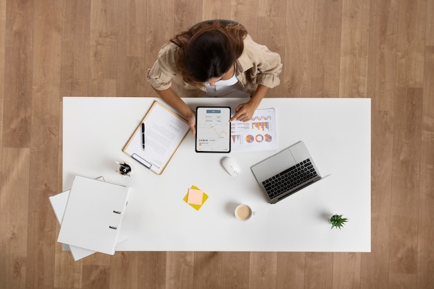 Wie cloudbasierte HR-Systeme Deskless Work ermöglichen