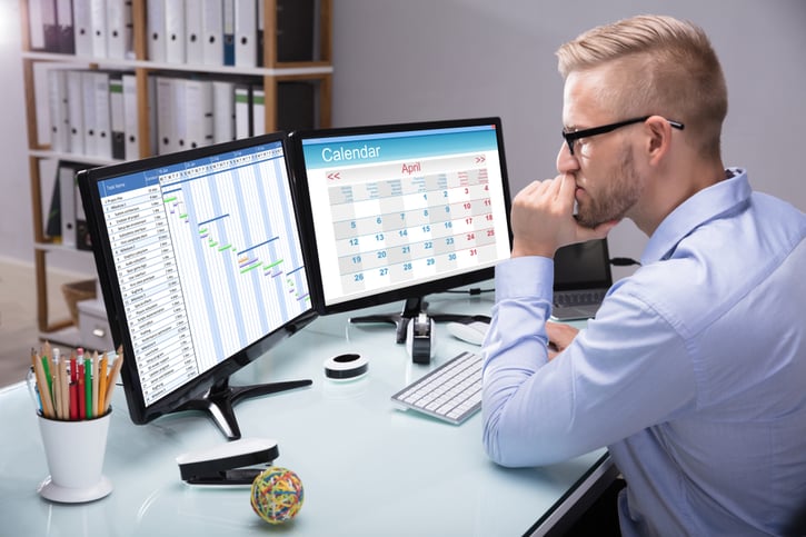 Mitarbeiter nutzt flexible Arbeitszeitkonten