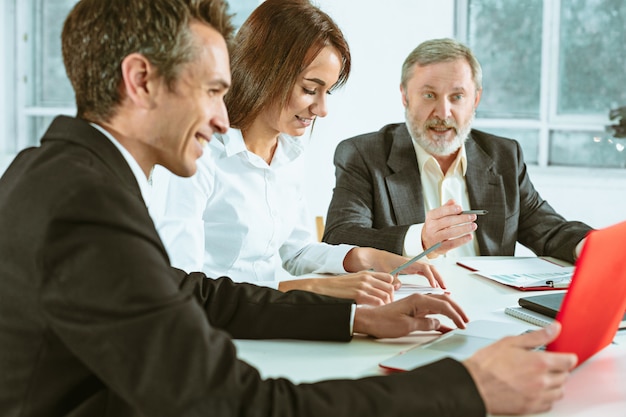 Teammeeting zur Besprechung der Leistungsbeurteilung - Kritik und Regeln