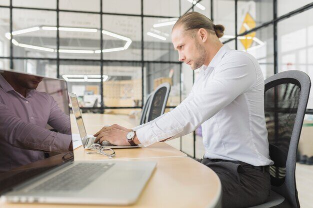 Arbeitnehmer an seiner ersten Tätigkeitsstätte am Arbeitsplatz