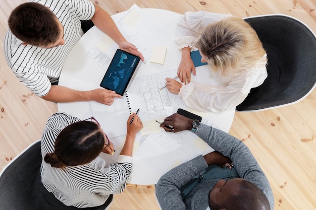 Teammeeting zur Planung der externen Personalbeschaffung
