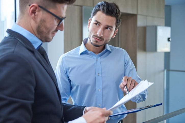 Mitarbeiter im Supervisionsgespräch mit einem Supervisor
