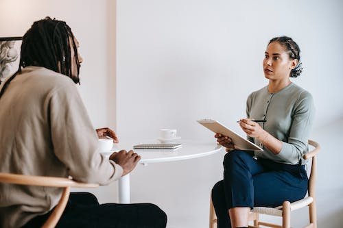 Die 10 effektivsten Bewerbungsgespräch Fragen: Wie du die besten Talente erkennst
