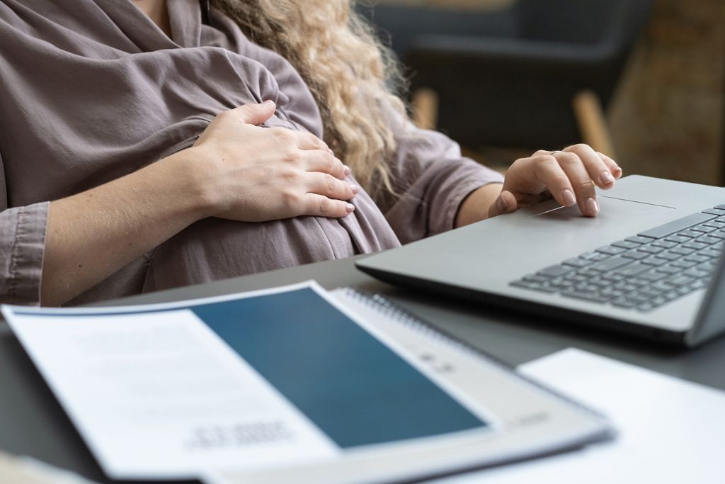pregnant-woman-using-laptop-at-work-2022-02-16-17-16-16-utc_50