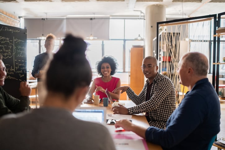 Des salariés en formation pour améliorer leurs compétences.