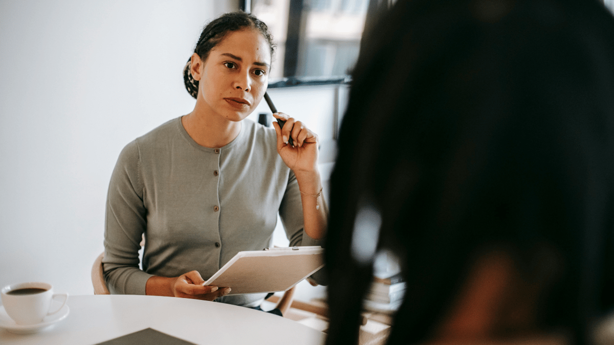 Gespräch über falsche Arbeitszeiterfassung