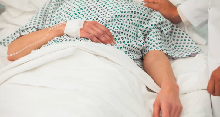 Patient in ziekenhuisbed