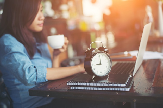 Arbeitszeiten mit Zeiterfassungstool erfassen für Freelancer und Freiberufler