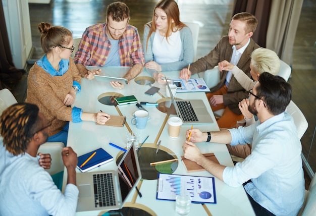 Arbeitsmarktanalyse zur Optimierung der HR-Marketing-Strategie.