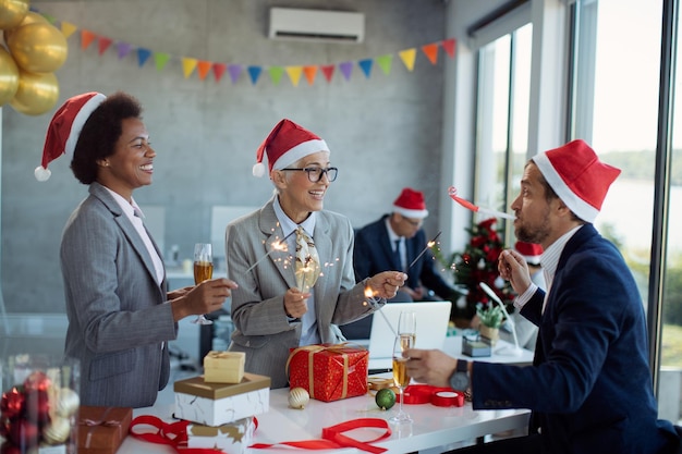 Weihnachtsgeschenke für Mitarbeiter: Die Top Ideen für einr unvergessliche Weihnachtsfeier!
