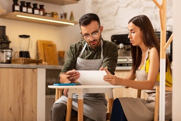 employee reporting directly to restaurant manager