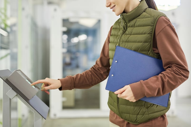 What Are the Time Clock Rules for Hourly Employees? A Guide